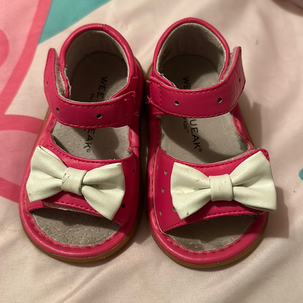 Wee Squeak Pink leather sandals with bow
